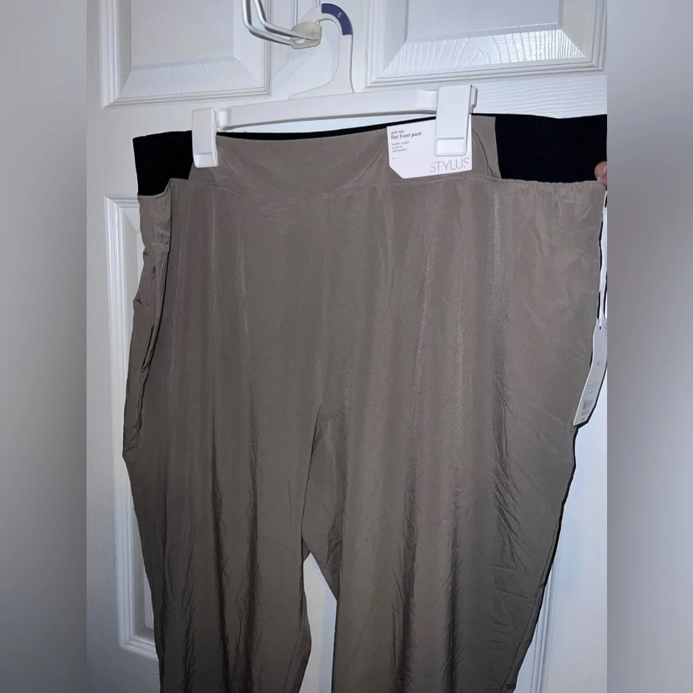NWT STYLUS Cropped Pants Smokey Gray High Rise Pull On Stretch Pockets